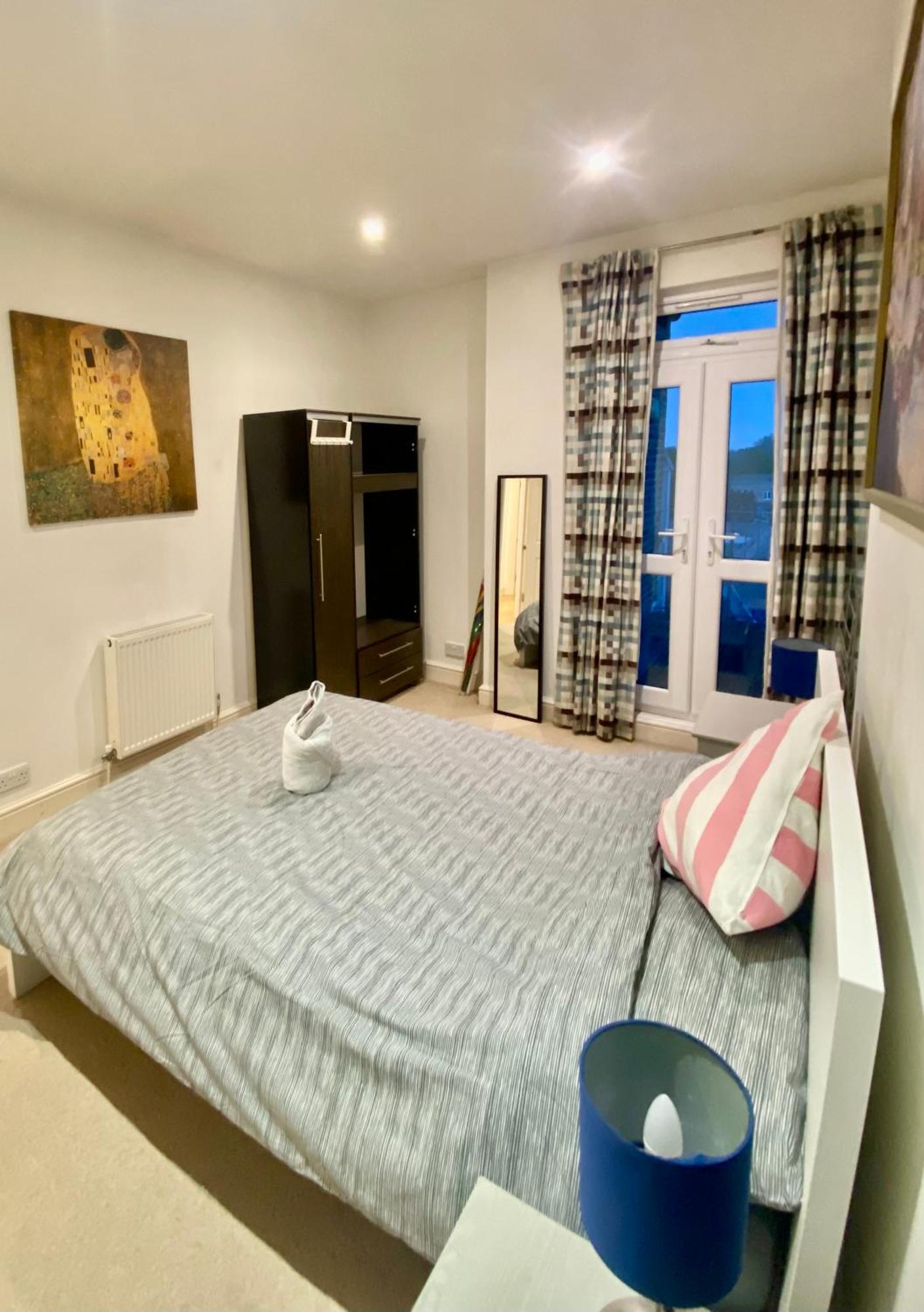 Bright, Modern Flat In Brixton Londra