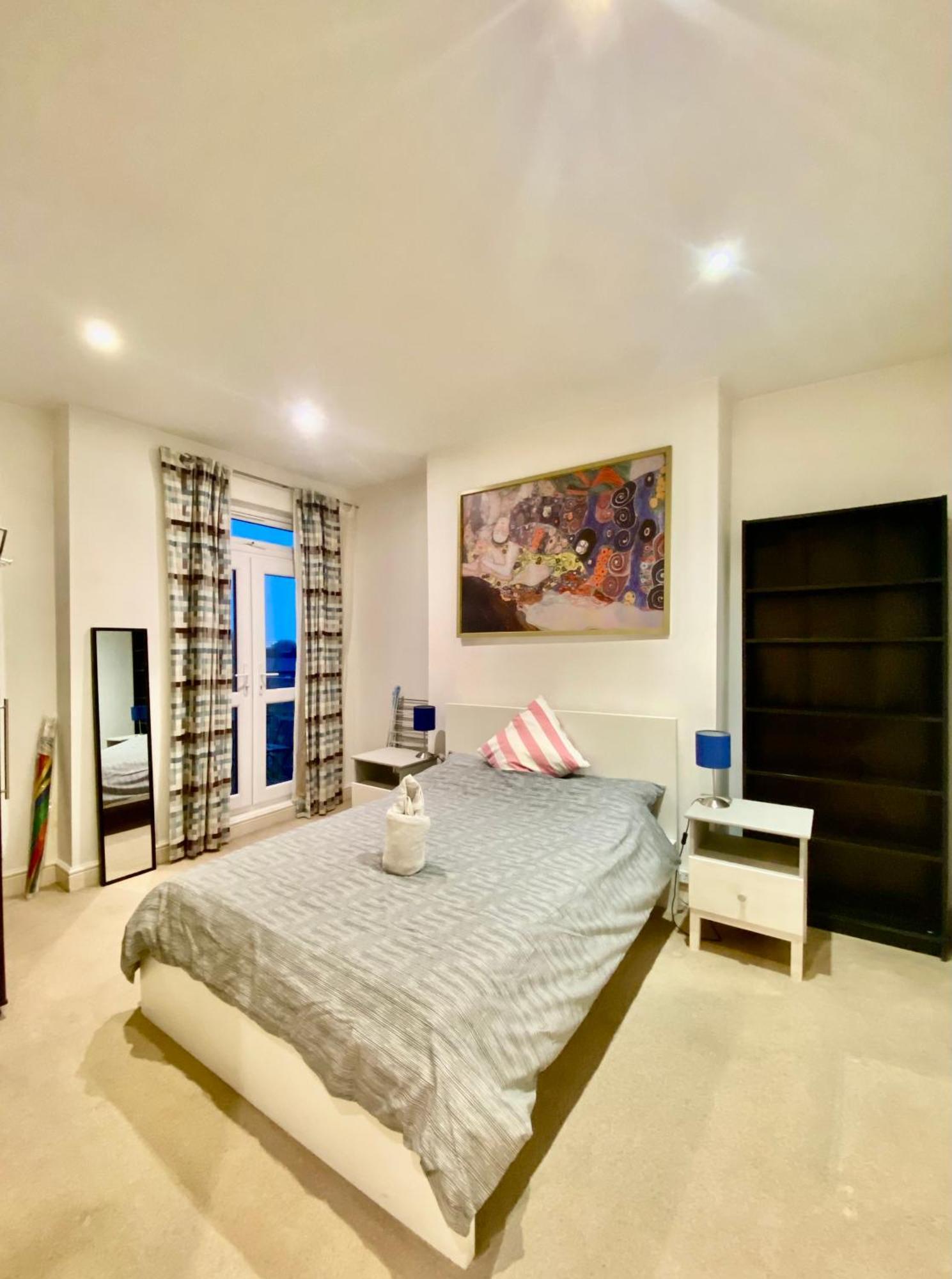 Bright, Modern Flat In Brixton